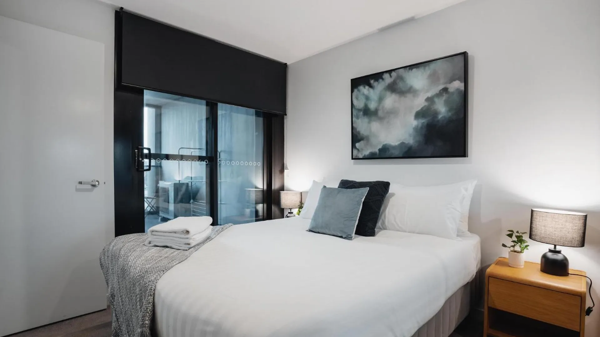 Center 2-Bed With Gym, Sauna, Indoor Pool & Views Canberra 0*,  Australia