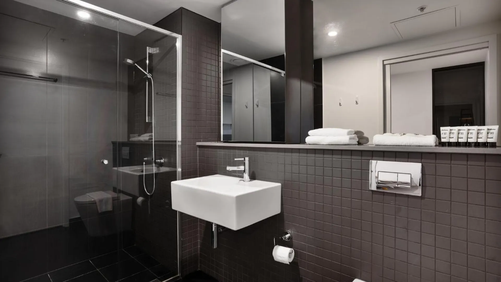 Apartment Center 2-Bed With Gym, Sauna, Indoor Pool & Views Canberra