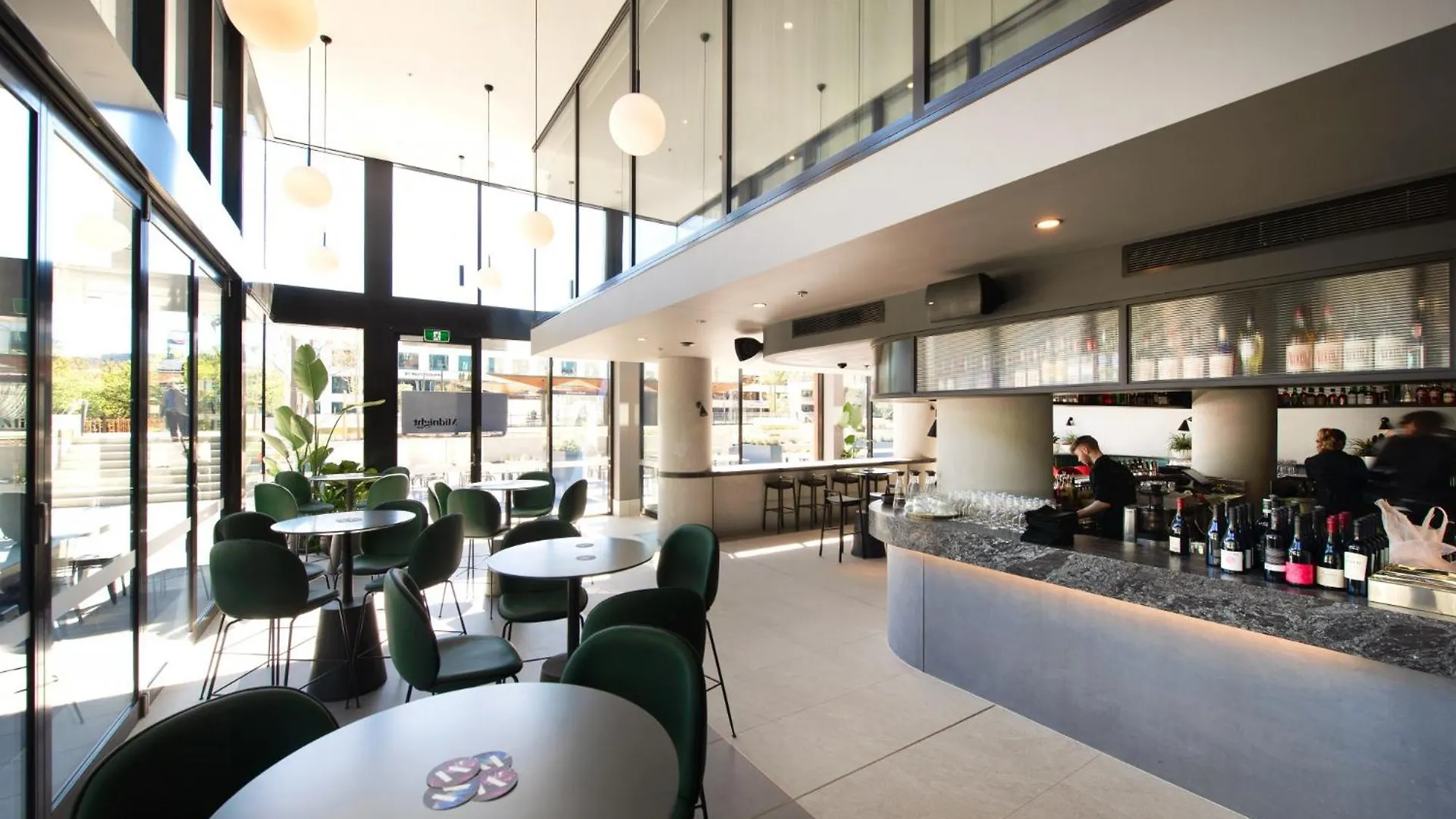 Apartment Center 2-Bed With Gym, Sauna, Indoor Pool & Views Canberra